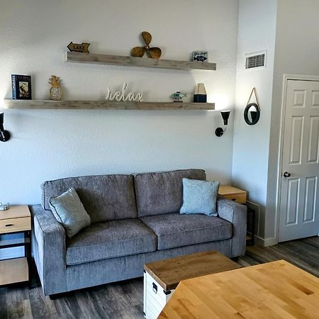 F Lakefront! Remodeled, Sleeps 4, Boat Slip, Patio, Wifi, Cable, Pool Osage Beach Extérieur photo