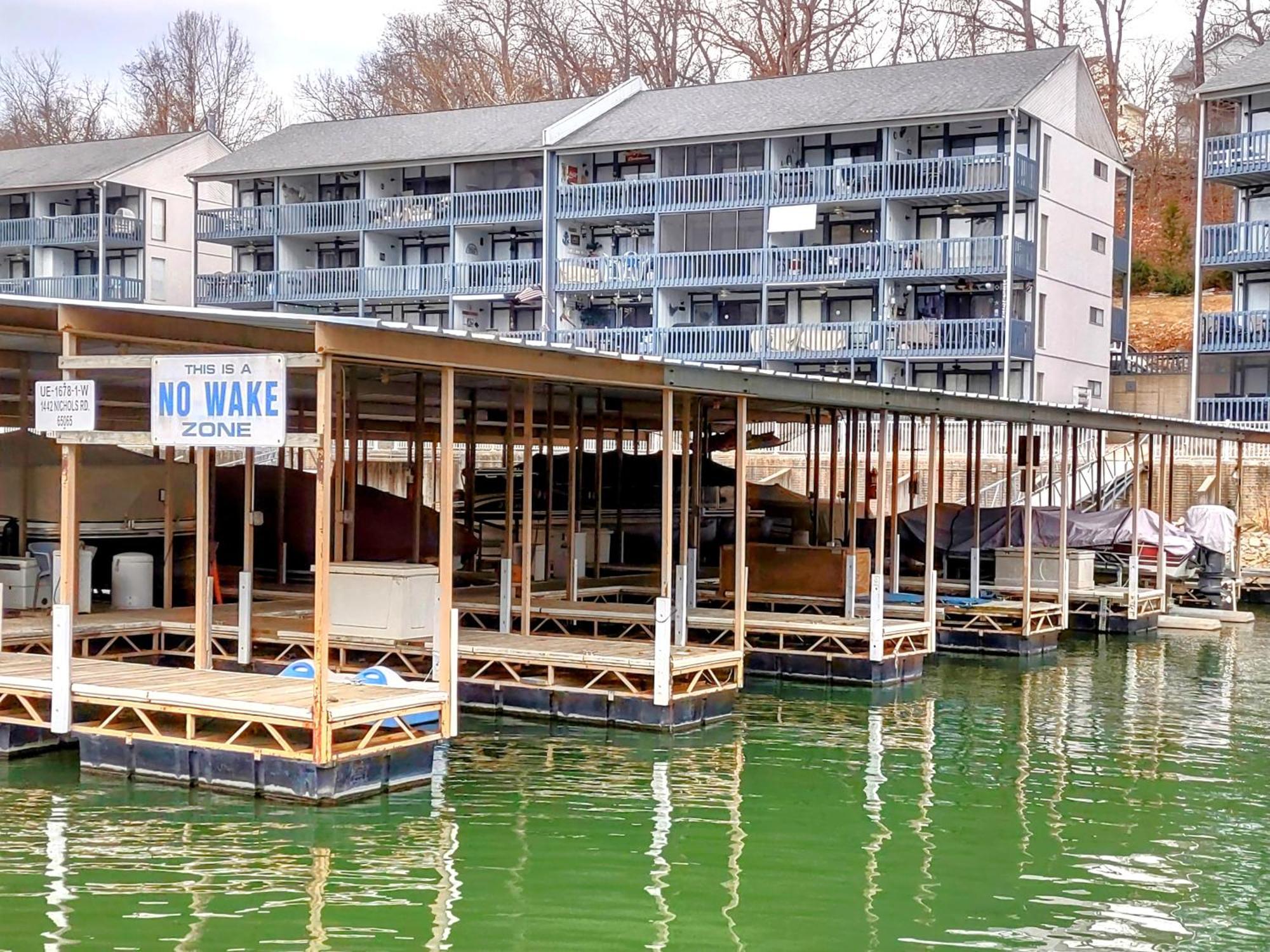 F Lakefront! Remodeled, Sleeps 4, Boat Slip, Patio, Wifi, Cable, Pool Osage Beach Extérieur photo