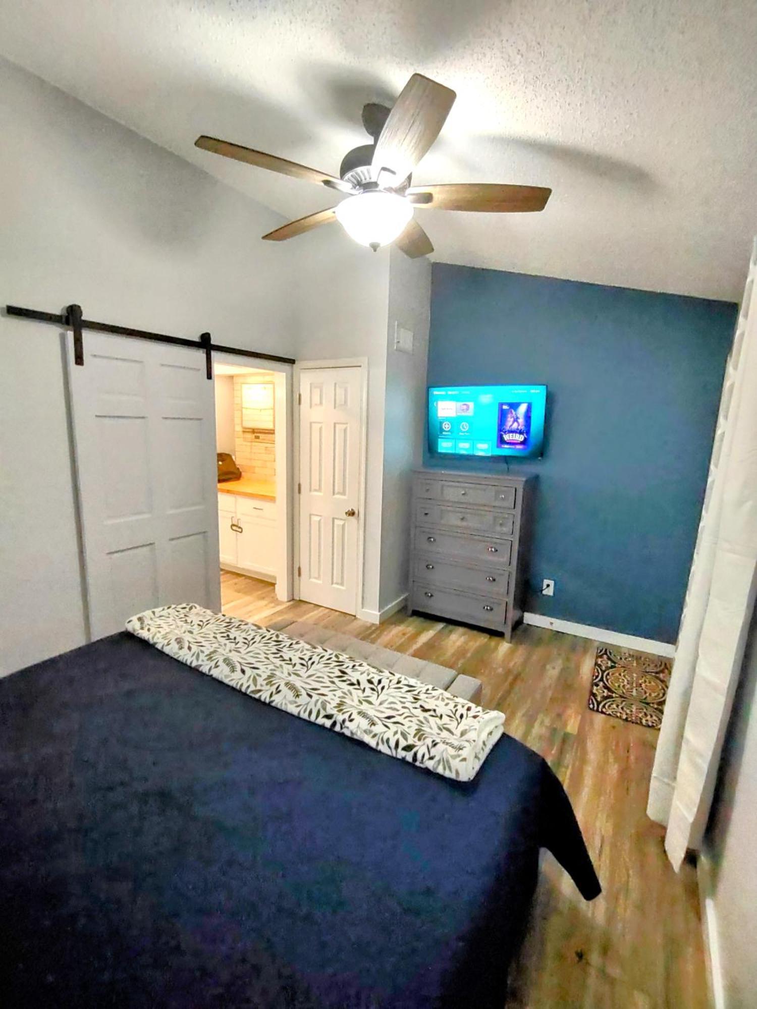 F Lakefront! Remodeled, Sleeps 4, Boat Slip, Patio, Wifi, Cable, Pool Osage Beach Extérieur photo