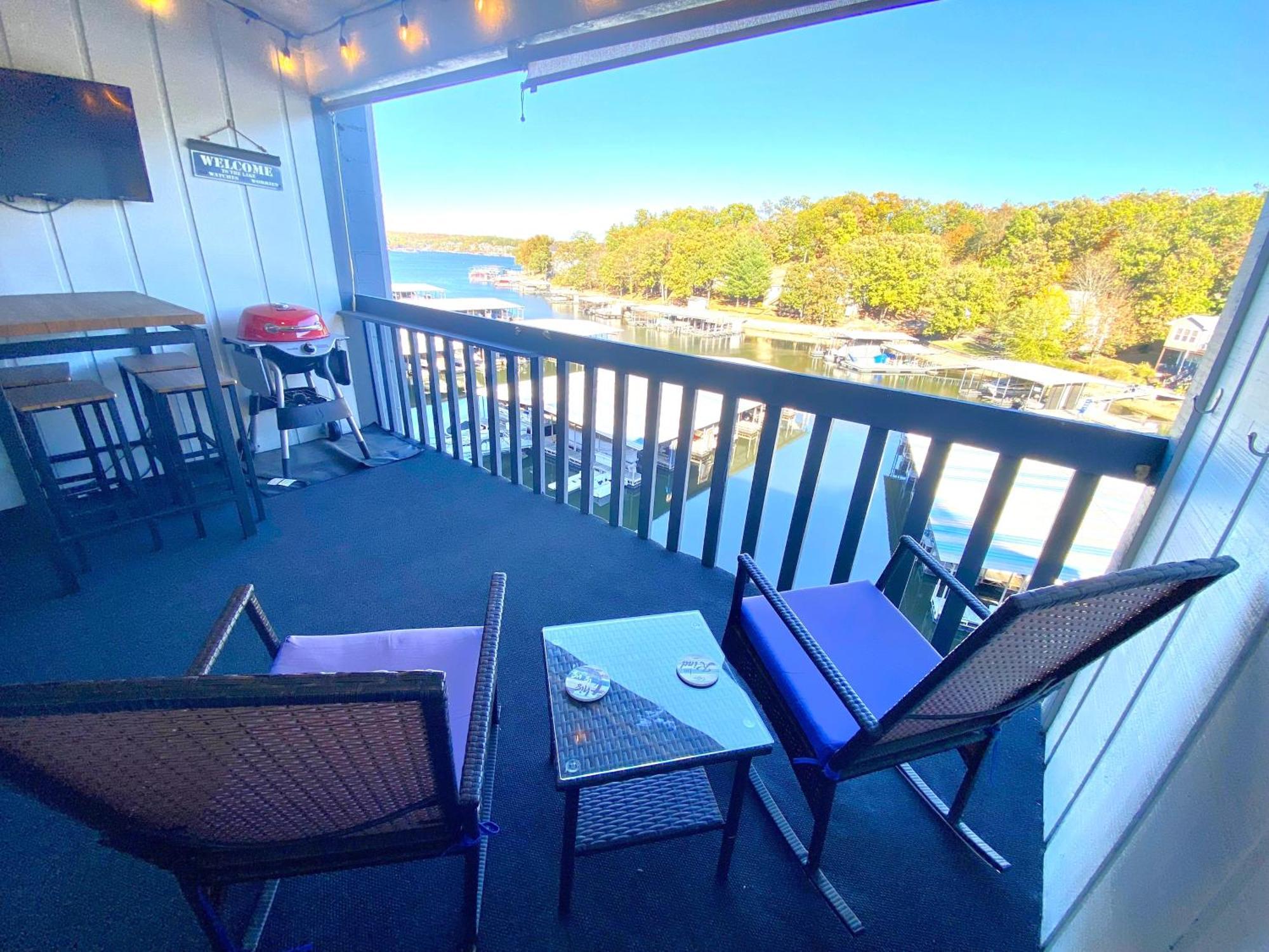 F Lakefront! Remodeled, Sleeps 4, Boat Slip, Patio, Wifi, Cable, Pool Osage Beach Extérieur photo
